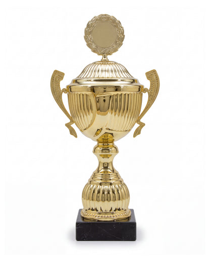 Meisterpokal Premium Gold von Liga Legenden – goldener Henkelpokal mit Marmorsockel, ca. 40 cm hoch, Frontalansicht auf weißem Hintergrund