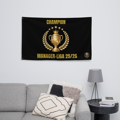 Champion Manager-Liga Fahne an der Wand über Sofa – Lifestyle-Ansicht im Wohnzimmer