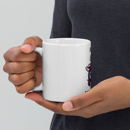 Mann hält Fantasy Football Einhorn Tasse I suck at Fantasy Football in der Hand
