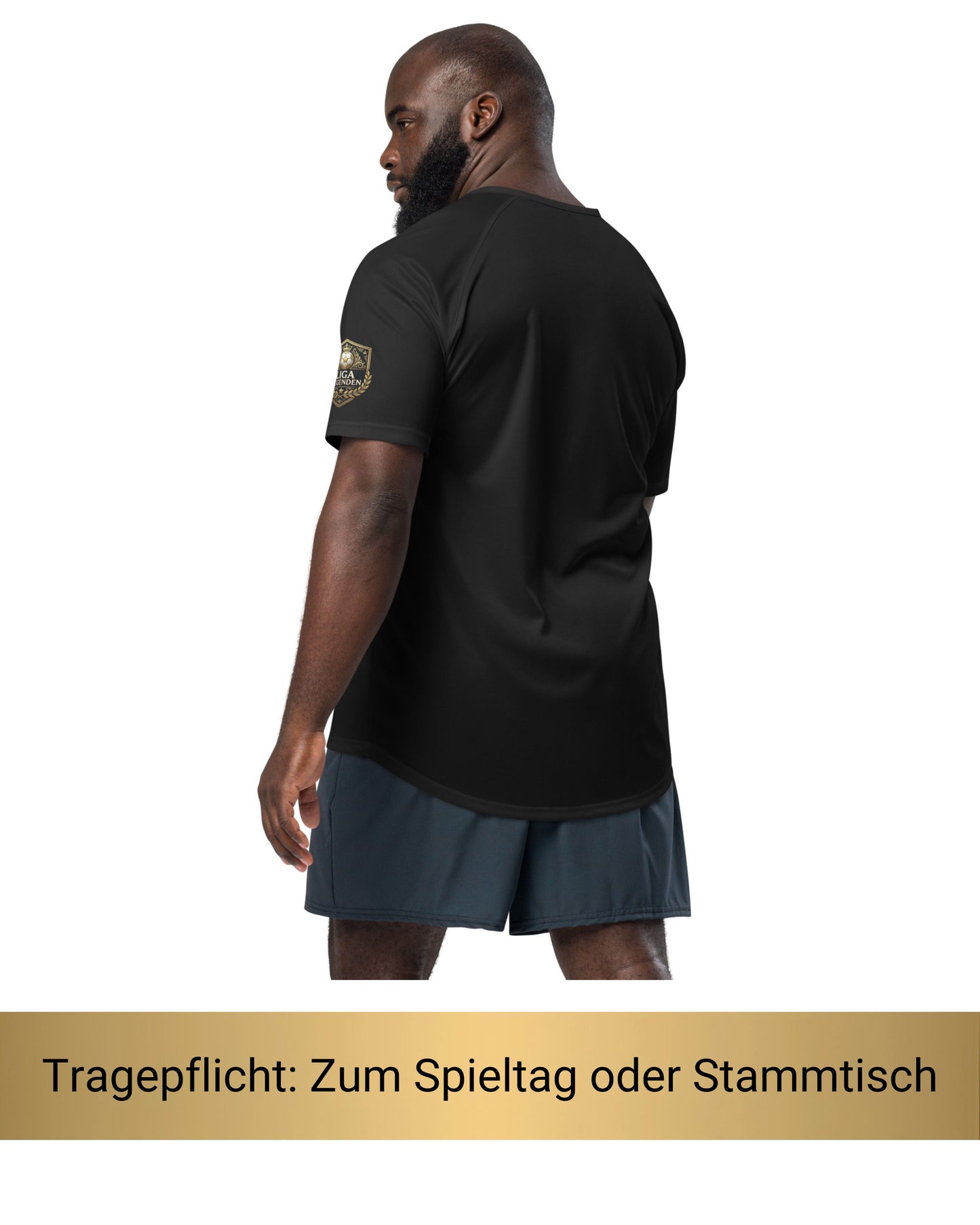Mann trägt Fantasy Football Straftrikot Schlechtester Manager – Rückansicht mit Liga Legenden Badge