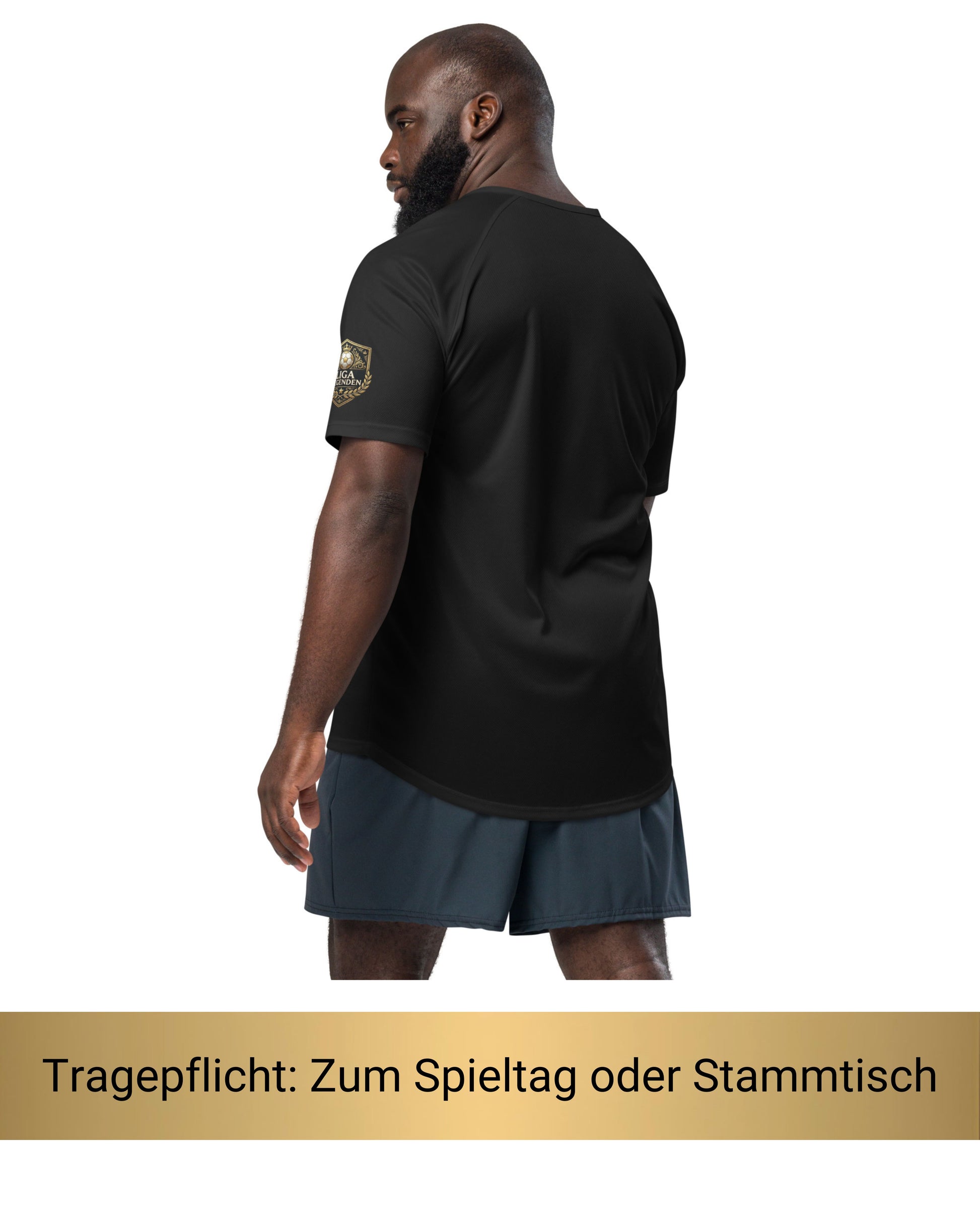 Mann trägt Fantasy Football Straftrikot Schlechtester Manager – Rückansicht mit Liga Legenden Badge